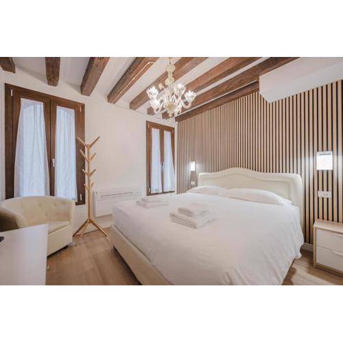 Rialto Suite 707