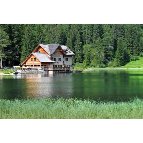Rifugio Lago Nambino