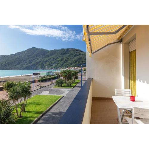 Riva al Mare Flat