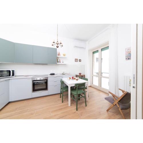 Riverside apartment with private parking