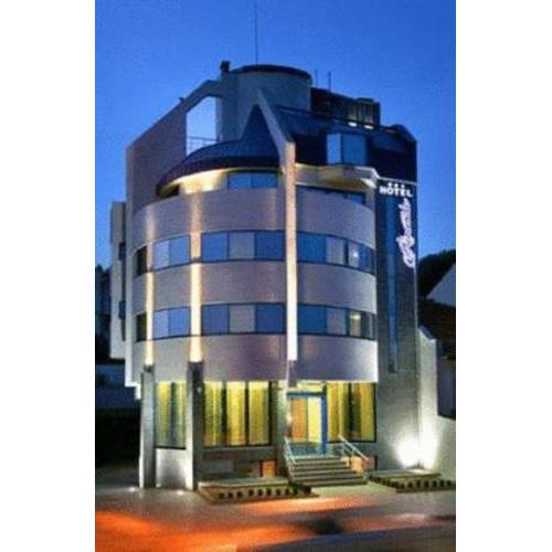 Riverside Family Hotel
