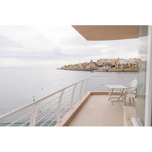 Riviera Holiday Apartments - Seafront - Wifi