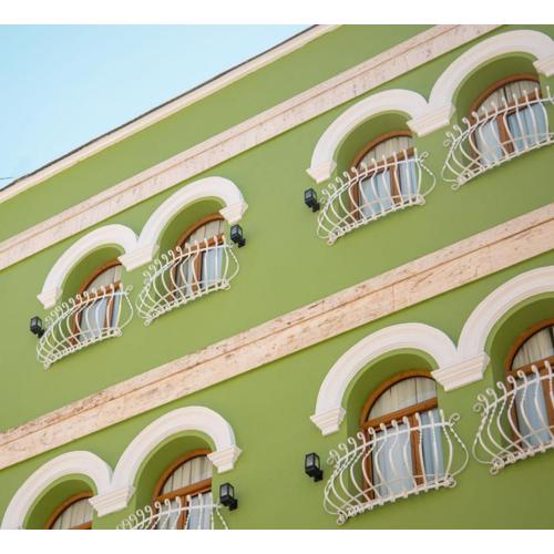 Riviera Hotel-City Center