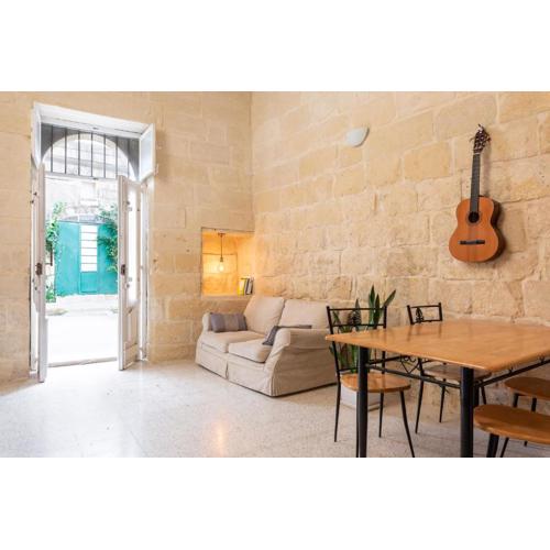 Roam Gozo - Studio 47 - 300yr Old Farm Converted Into Welcoming Tiny Home