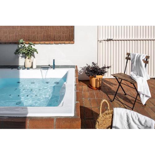 Robles Suite Apartment with Jacuzzi and Private Parking