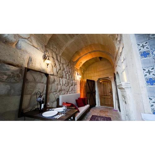Rocca Stone Suite