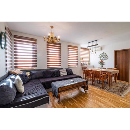 Roman Thermae 2bdrm Sunny Apartment