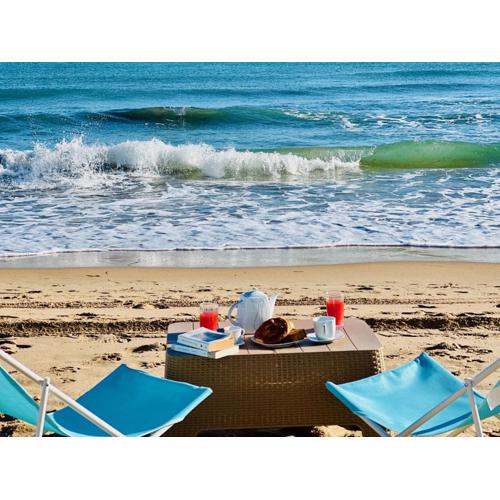 Romantic 2 Bedroom with Private Direct Beach Access La Marsa