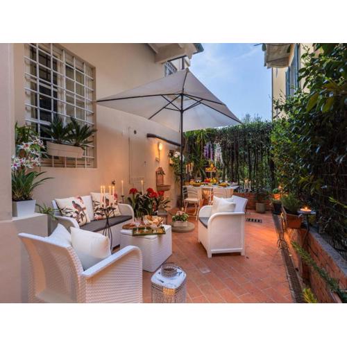 Romantic apartment with private garden