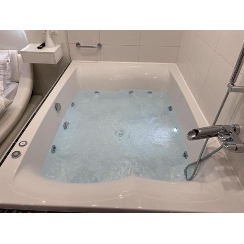 Romantic Jacuzzi&Spa Residence