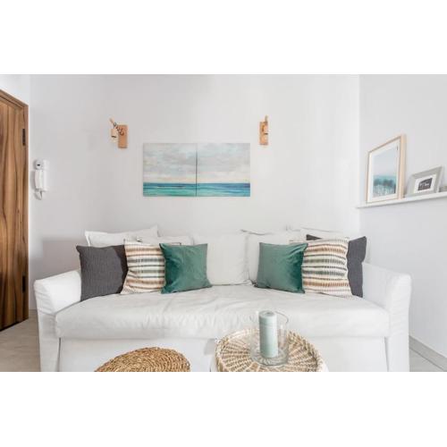 Romantic Love-Nest Studio Near Acropolis & Metro