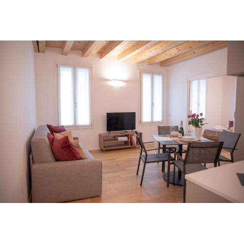 Romantic White Apartment - 5 minutes from the lake