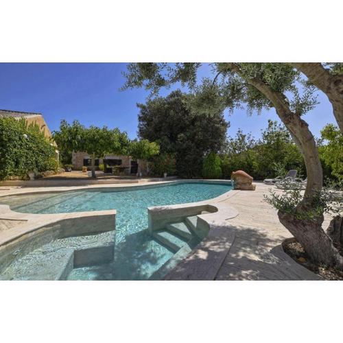 Romantisches Ferienhaus mit Jacuzzi im Freien