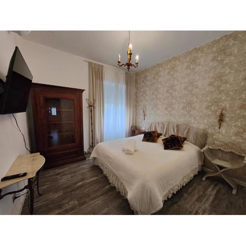 Romeo & Juliet Non-Hotel