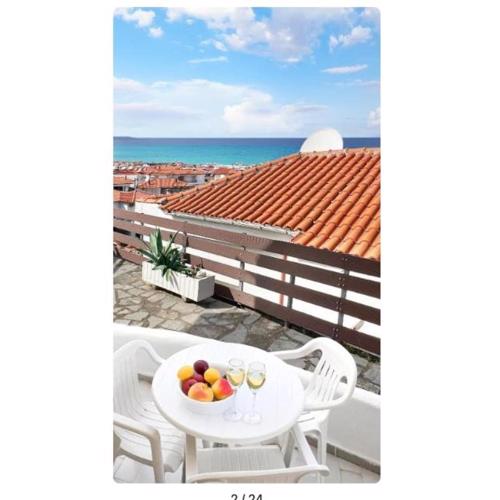 Rona Vista Suites cozy veranda