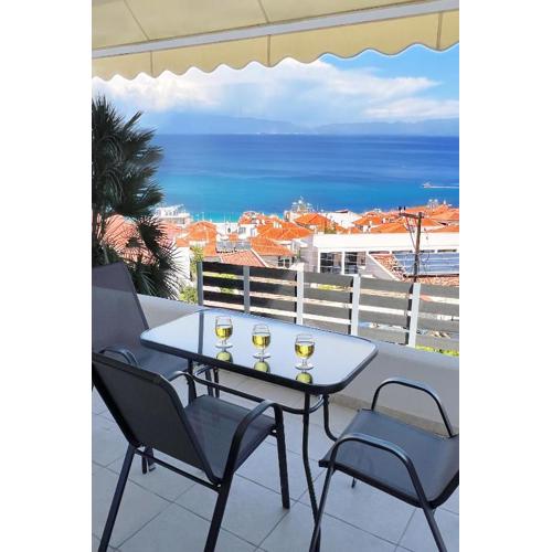 Rona Vista Suites Sea view modern living
