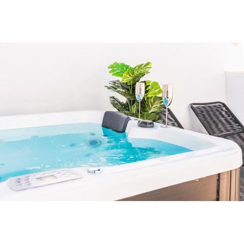 Rooftop apartment & private jacuzzi in the center by REMS