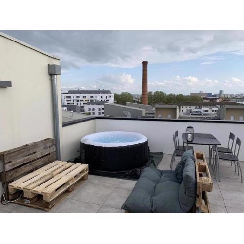 Rooftop avec vue sur les Pyrénées et jacuzzi, au pied du zenith
