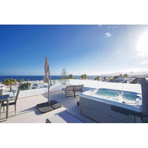 Rooftop sea view with Jacuzzi and A/C