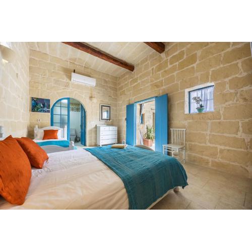 Room 4 - Family room x 3 by Solea