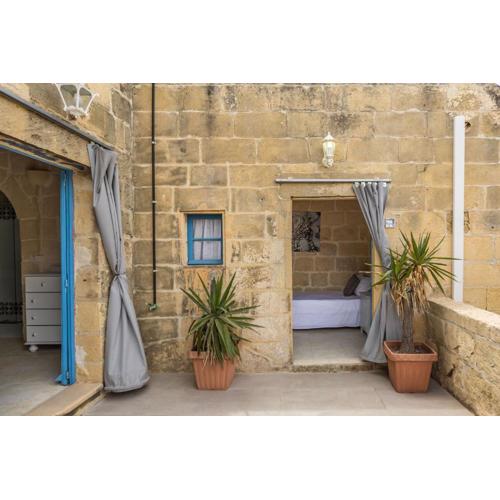 Room 5 - Twin Room x 2 by Solea