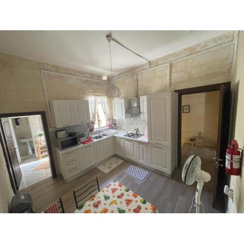 Room for 3 in Hamrun- ideal for students, family or vacation