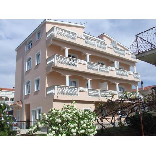 Rooms and Apartments Ana