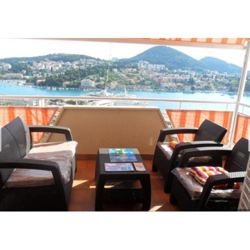 Rooms ANELA with large common tarrace and beautiful sea view