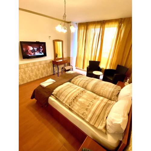 ROOMS FOR RENT NEXT TO CENTER SOFIA in apartment with living & dining room & kitchen