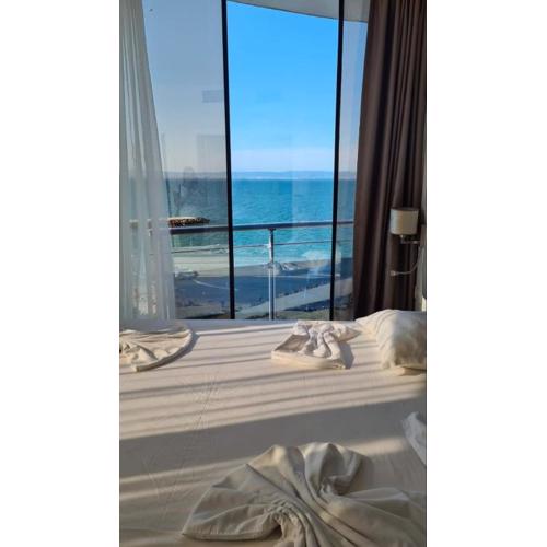Rooms in SUNNY BAY