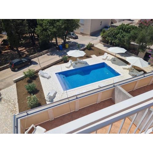 Rooms Viro with pool in center Novalja
