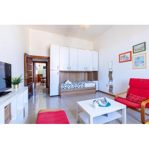 Roomy Apartment near Pisa Train Station