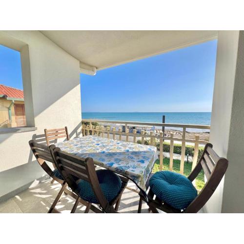 Rosanna, terrazza vista mare, 2 camere, clima e 2 posti auto a soli 50 m dal mare! by Alfareal
