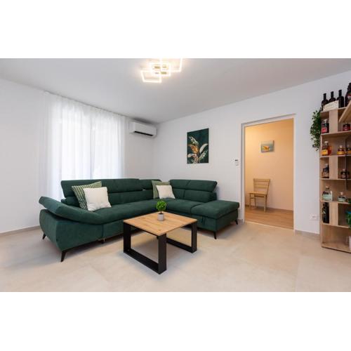 Rosoglio Poreč 300m from sea, new apartment 2024