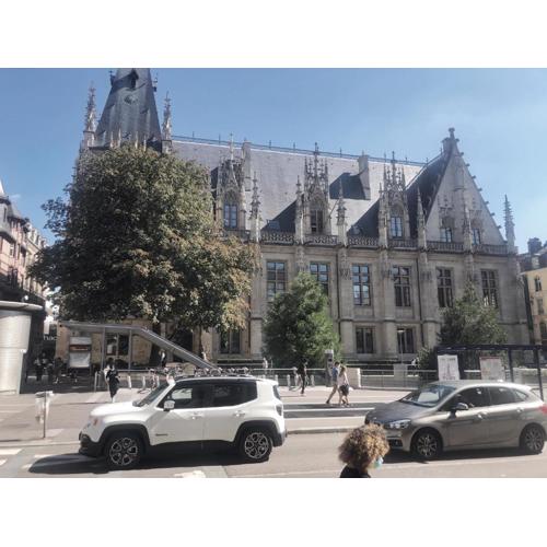 ROUEN centre ville Palais de Justice