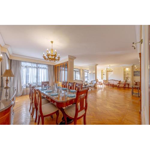 Royal 3 bedrooms apartment