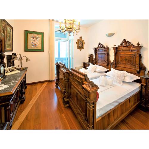 Royal Heritage Apartment in Split center