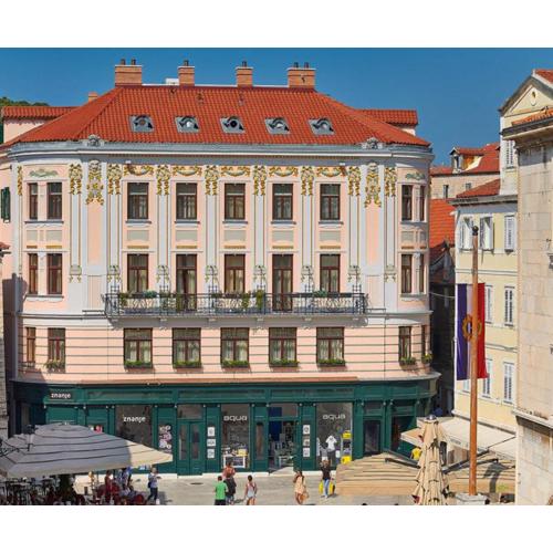 Royal Piazza