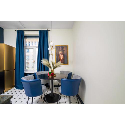 Royal Retreat - Your central designer spot by Flat Mаnager