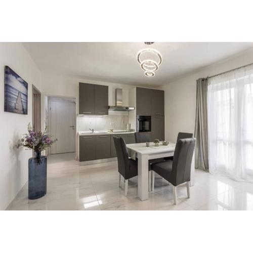 Royal Silver Apartment