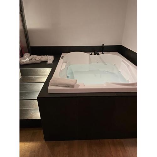 Royalroom2.0-relaxing spa & luxury apartments