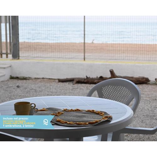 RS314 - Marcelli, bilocale in residence fronte mare