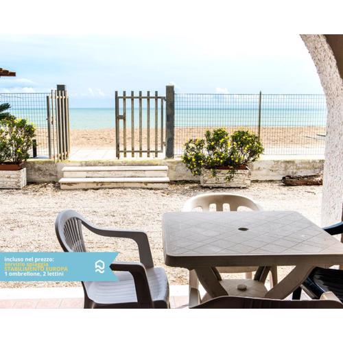 RS315 - Marcelli, bilocale in residence fronte mare