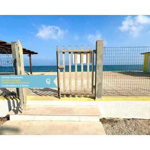 RS317 - Marcelli, bilocale in residence fronte mare