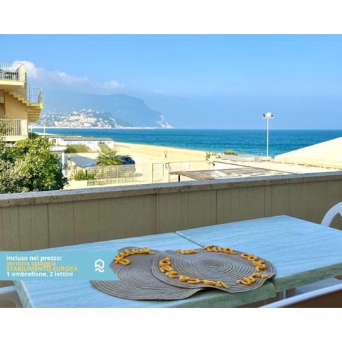 RS320 - Marcelli, bilocale in residence fronte mare 1p