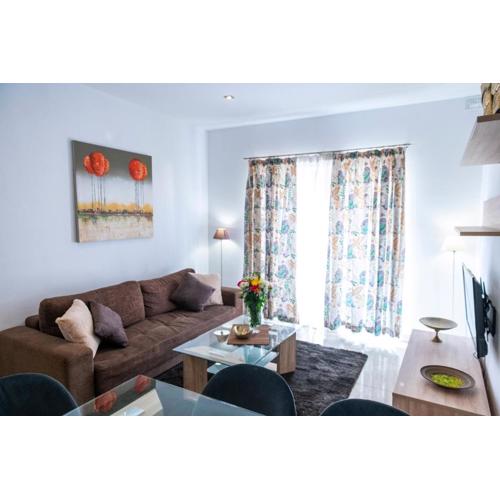 Rua Cosy Apartment Sliema (3 Bedroom 2 Bathroom), 2 mins walk from sea