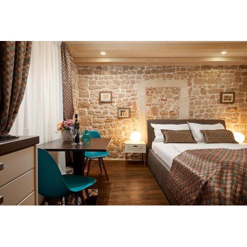Rustic Apartments Sv Frane in the old town