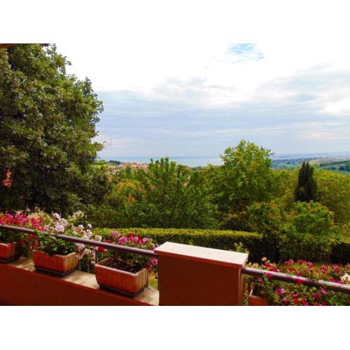 S204 - Sirolo, trilocale con ampio terrazzo vista mare
