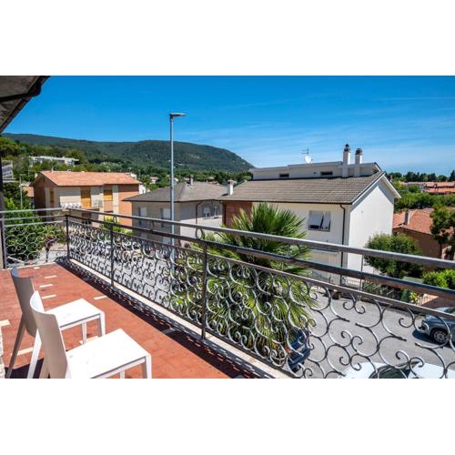 S303 - Sirolo, ampio trilocale in zona tranquilla