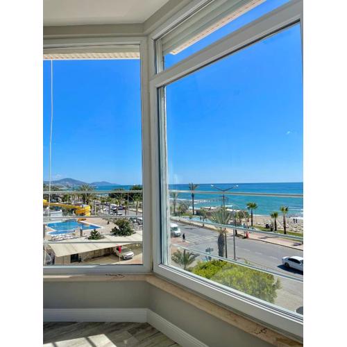 SA Apartments! Beachfront Apartment with Sea View & Pool